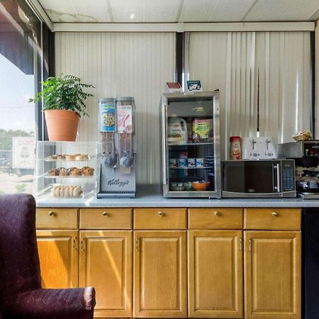 Econolodge Framingham-Boston Bagian luar foto