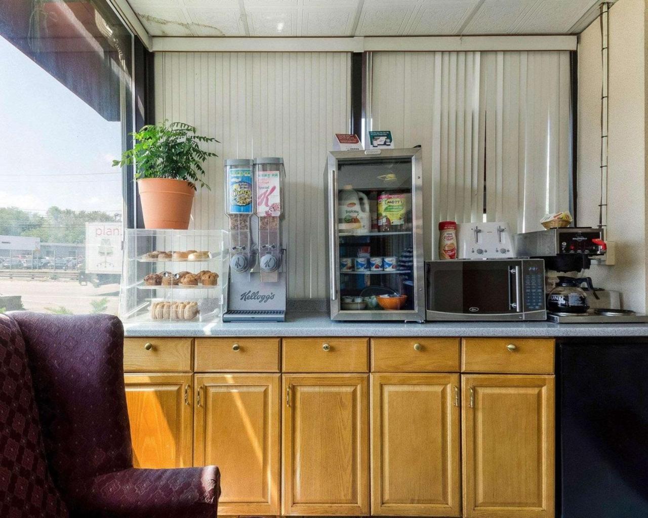Econolodge Framingham-Boston Bagian luar foto